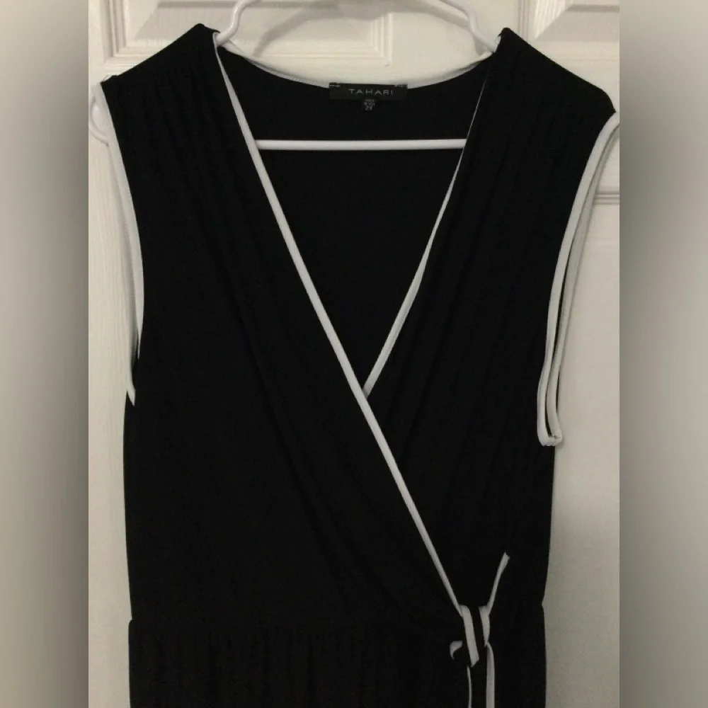 Tahari Black Sleeveless Jumpsuit Size 2X - Picture 3 of 5